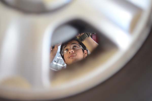 Students Get Glimpse into Auto Tech Industry