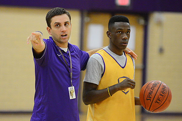 Basketball coach Justin Reese teaches players different game plays. Photo by Peter Mikhael