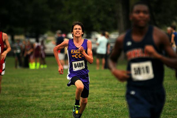 Senior Austin Berrier competes at Norbuck park. The team competed at District and advanced to Regionals in November. Photo by Besa Shala