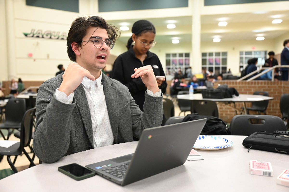 Debate captain Damian Knowles, gives a pep talk to the debate team during the Jasper competition.  
"Being the congressional debate captain especially since it is a newer form of debate in our school has been going pretty well," Knowles said. "We started off with not many novices but we have grown since with more people being interested in competition." 
After decade-long debate coach, Laura Dearth, leaves her position, the debate captains step up in leadership responsibilities. Photo credit: Jesus Serrano