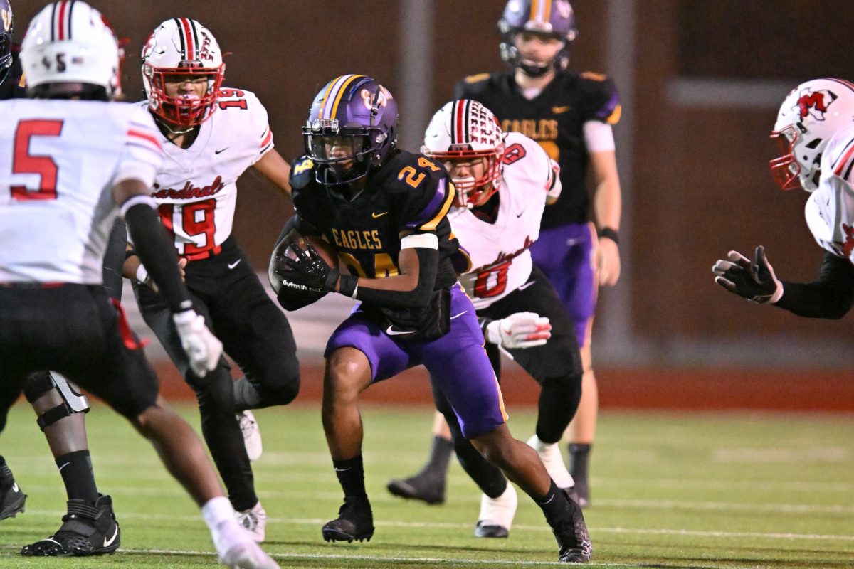 Senior running back Keyshon Polk runs the ball in the 4th quarter in a 37-7 win over Irving MacArthur. Talon Photo by Henry Fair