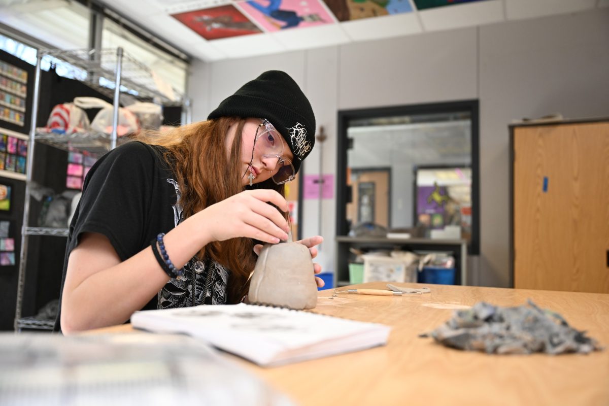 Freshman Ash Beighey shapes her sculpture for the Visual Arts Scholastic Event (VASE) competition. 11 Art Magnet students from RHS qualified for state, along with 2 other state qualifiers within the district. "I think they're set to do really well again," art teacher David Sanders said. "I'm excited to see what they do at state." Talon photo by Xaviar Sheehan